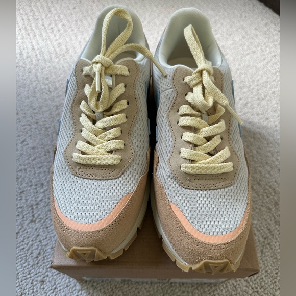 Veja x Ba&sh Dekkan Alveomesh Sneakers - Picture 2 of 7